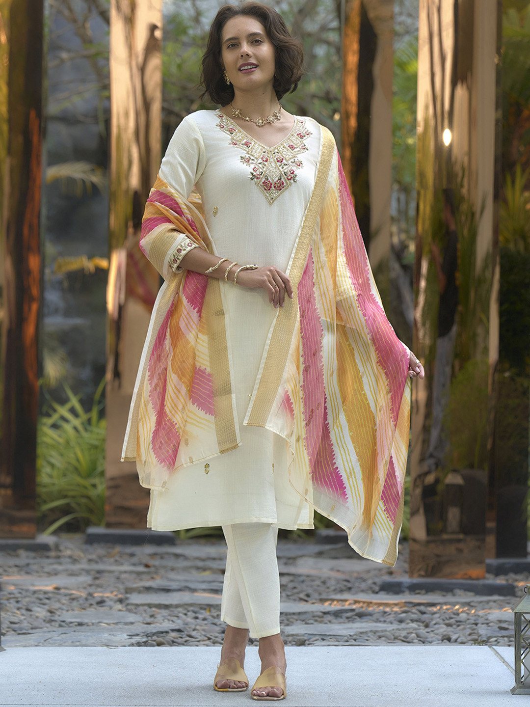 SHREE LAXMINARAYAN EXPORT Floral Embroidered V-Neck Straight Kurta With Trouser & Dupatta, White
SHREE LAXMINARAYAN EXPORT Floral Embroidered V-Neck Straight Kurta With Trouser & Dupatta, White