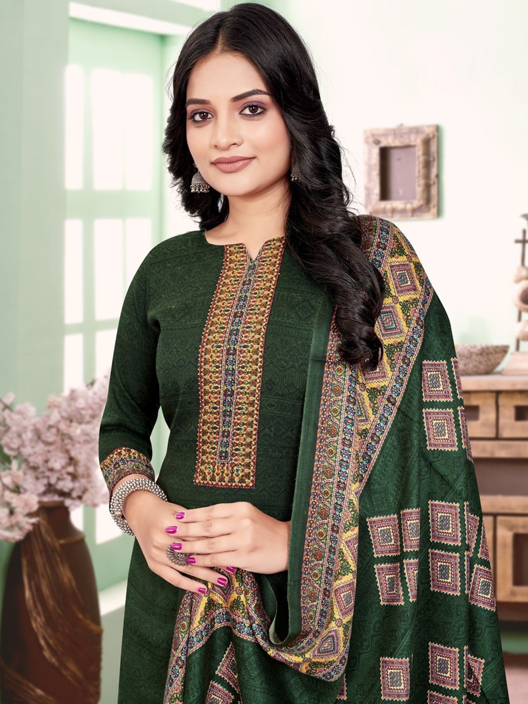 DRAVINAM Trends Ethnic Motifs Printed Sequnnied Pashmina Unstitched Dress Material, Green
DRAVINAM Trends Ethnic Motifs Printed Sequnnied Pashmina Unstitched Dress Material, Green