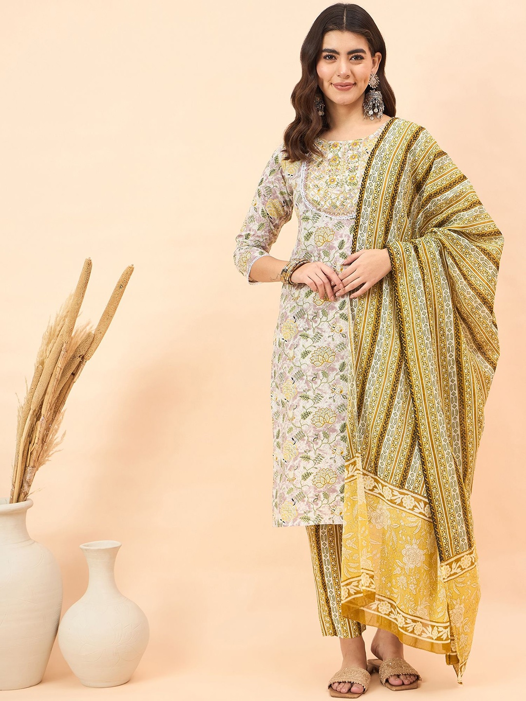 Anouk White Floral Printed Thread Work Pure Cotton Straight Kurta With Trousers & Dupatta
Anouk White Floral Printed Thread Work Pure Cotton Straight Kurta With Trousers & Dupatta
