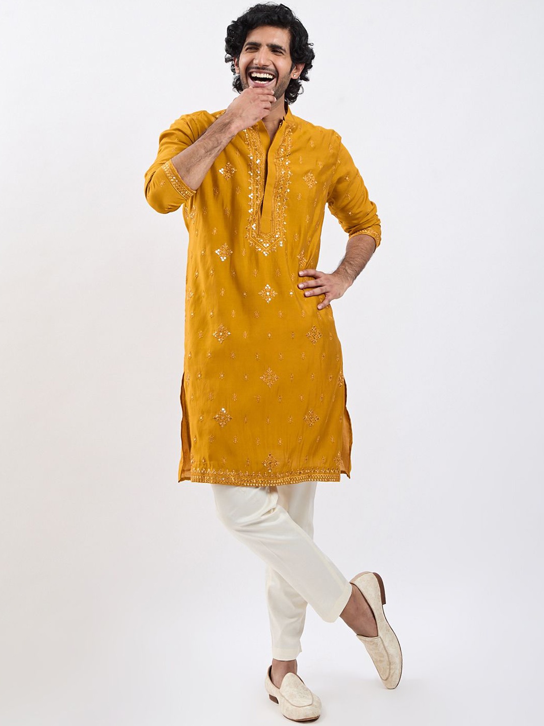 VASTRAMAY Floral Embroidered Mandarin Collar Straight Thread Work Kurta With Pyjamas, Mustard
VASTRAMAY Floral Embroidered Mandarin Collar Straight Thread Work Kurta With Pyjamas, Mustard