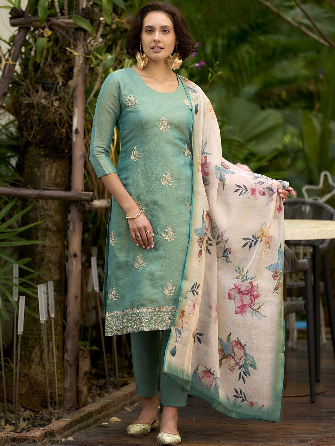 SHREE LAXMINARAYAN EXPORT Floral Embroidered Straight Kurta With Trouser & Dupatta, Green
SHREE LAXMINARAYAN EXPORT Floral Embroidered Straight Kurta With Trouser & Dupatta, Green