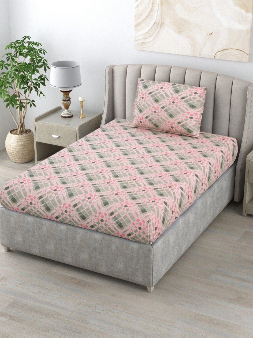 Aura Classic Pink Geometric Printed 120 TC Cotton Single Bedsheet Set 1.50 m x 2.20 m
Aura Classic Pink Geometric Printed 120 TC Cotton Single Bedsheet Set 1.50 m x 2.20 m