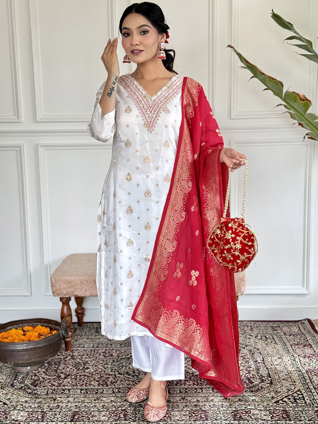 Moda Rapido Ethnic Motifs Woven DesignCotton Silk Kurta With Trousers And Dupatta, White
Moda Rapido Ethnic Motifs Woven DesignCotton Silk Kurta With Trousers And Dupatta, White