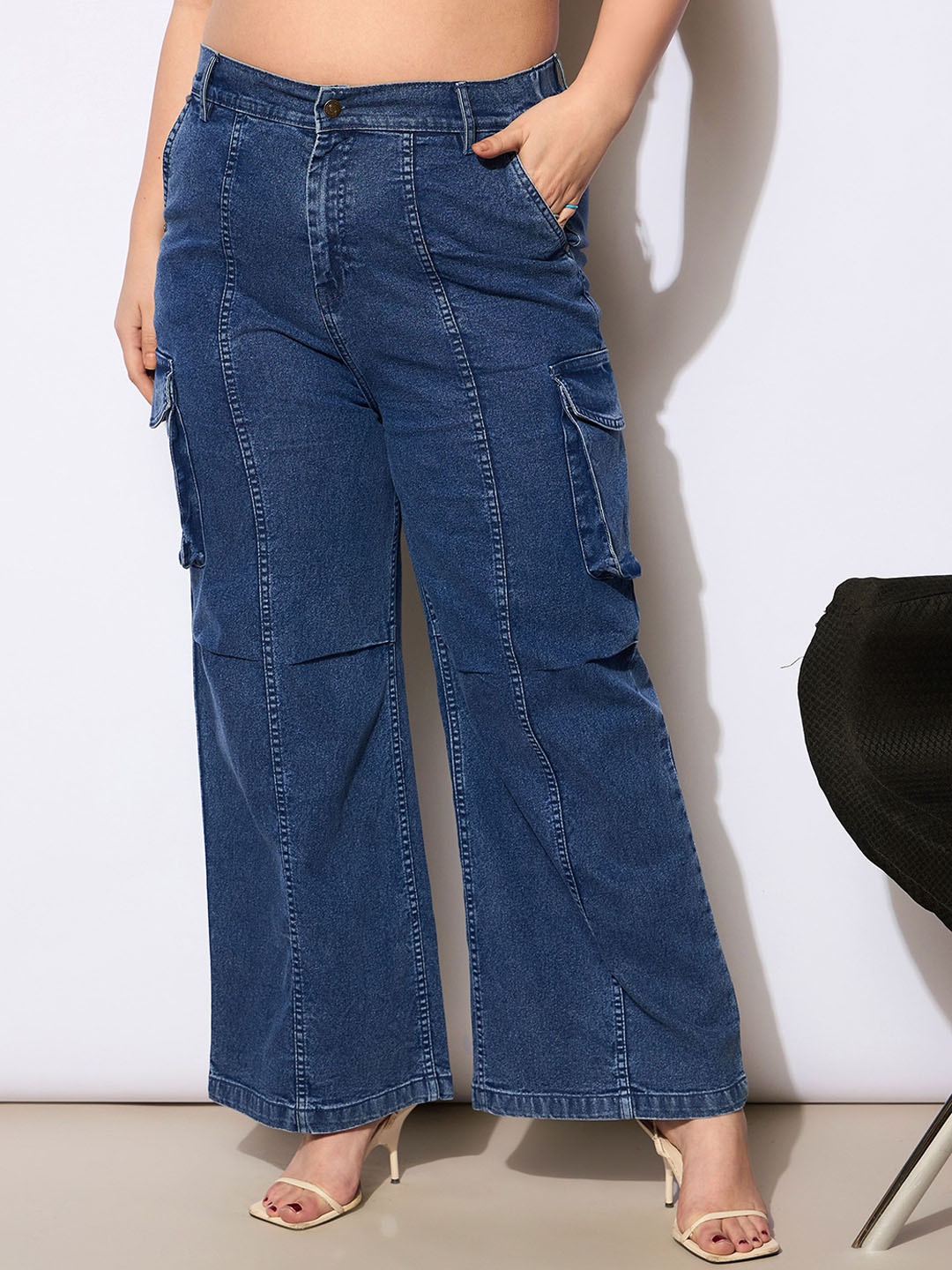 SASSAFRAS Curve Women Plus Size Side Pockets Straight Fit Stretchable Jeans, Navy blue
SASSAFRAS Curve Women Plus Size Side Pockets Straight Fit Stretchable Jeans, Navy blue