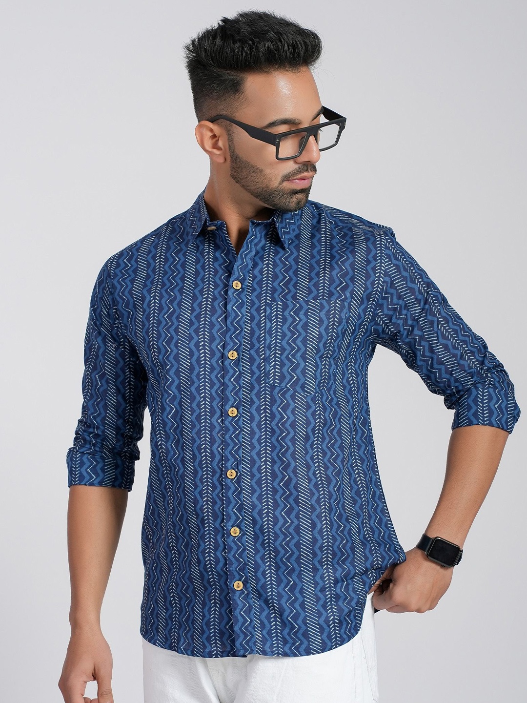 Cotton Curio Men Comfort Fit Spread Collar Chevron Striped Cotton Casual Shirt, Navy blue
Cotton Curio Men Comfort Fit Spread Collar Chevron Striped Cotton Casual Shirt, Navy blue