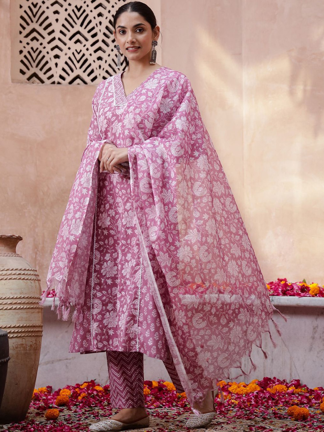 Sangria Mauve Floral Printed V-Neck Pure Cotton Straight Kurta & Trouser With Dupatta
Sangria Mauve Floral Printed V-Neck Pure Cotton Straight Kurta & Trouser With Dupatta