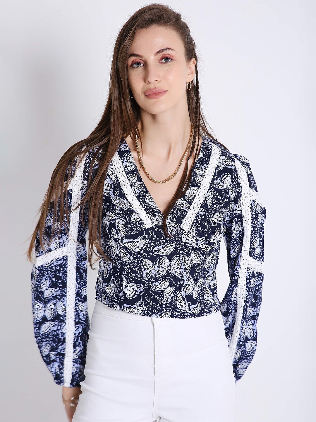 French Theory Women Conversational Print V-Neck Long Sleeves Crop Top, Navy blue
French Theory Women Conversational Print V-Neck Long Sleeves Crop Top, Navy blue