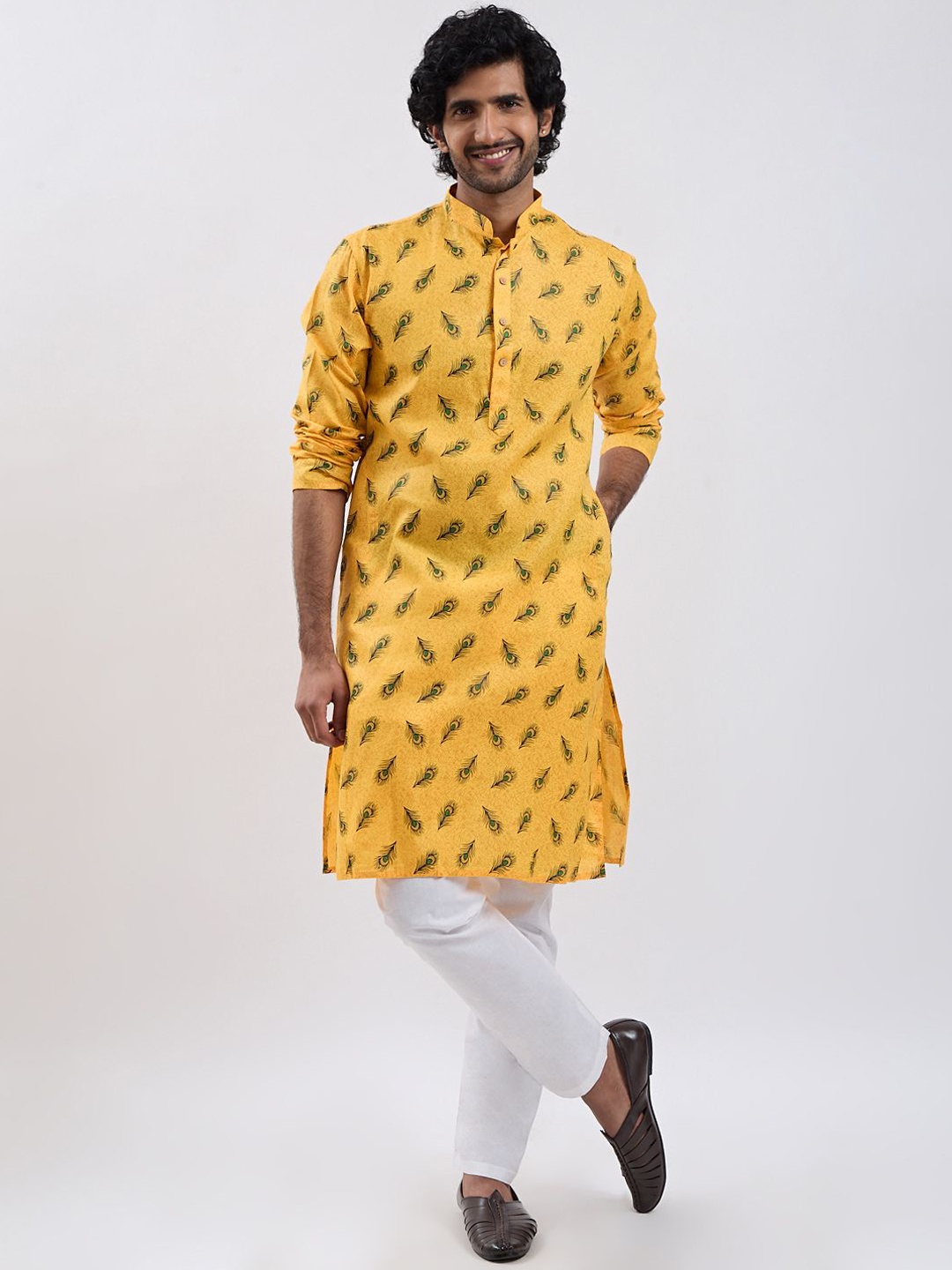 VASTRAMAY Floral Printed Mandarin Collar Straight Thread Work Kurta With Pyjamas, Yellow
VASTRAMAY Floral Printed Mandarin Collar Straight Thread Work Kurta With Pyjamas, Yellow