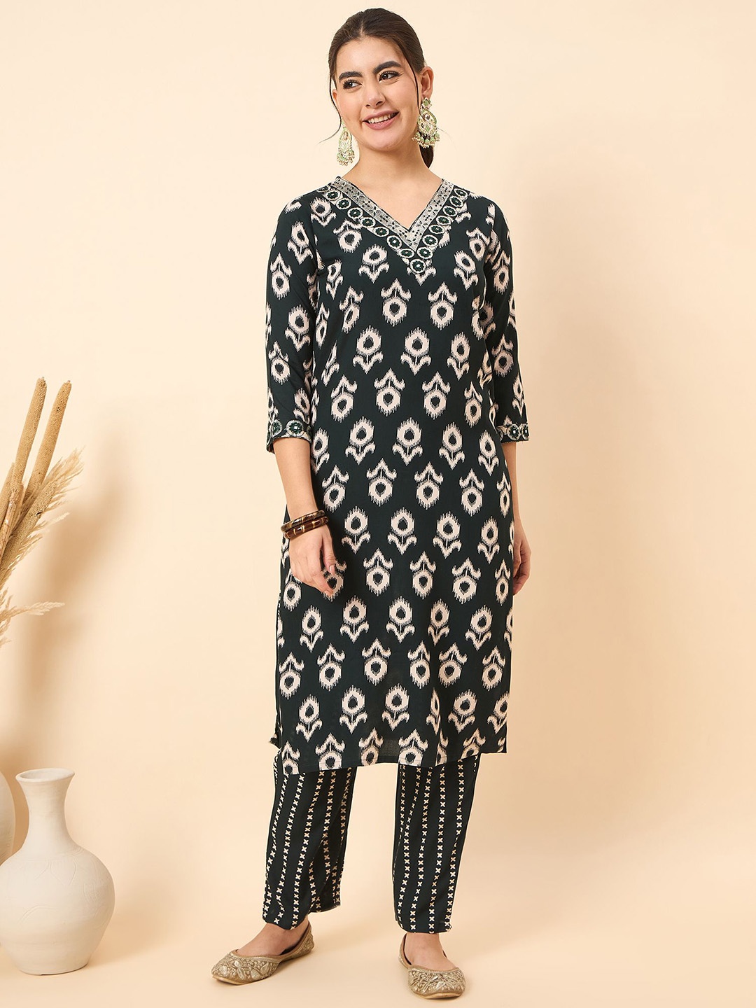 Anouk Green Geometric Printed Pure Cotton V-Neck Straight Kurta With Trouser
Anouk Green Geometric Printed Pure Cotton V-Neck Straight Kurta With Trouser