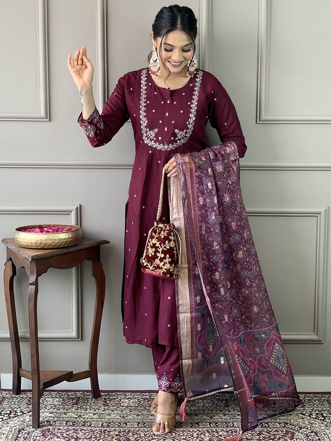 CLIW Women Embroidered Regular Thread Work Kurta with Trousers & With Dupatta, Violet
CLIW Women Embroidered Regular Thread Work Kurta with Trousers & With Dupatta, Violet