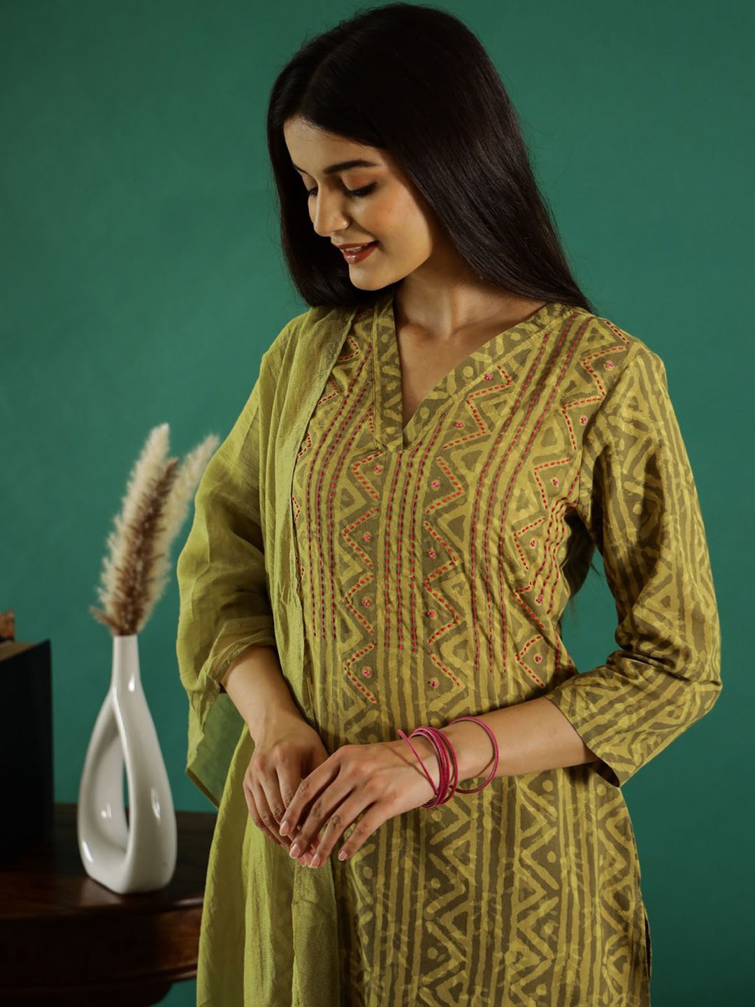 Sangria Green Geometric Printed Pure Cotton V Neck Straight Kurta With Trousers & Dupatta, Lime green
Sangria Green Geometric Printed Pure Cotton V Neck Straight Kurta With Trousers & Dupatta, Lime green