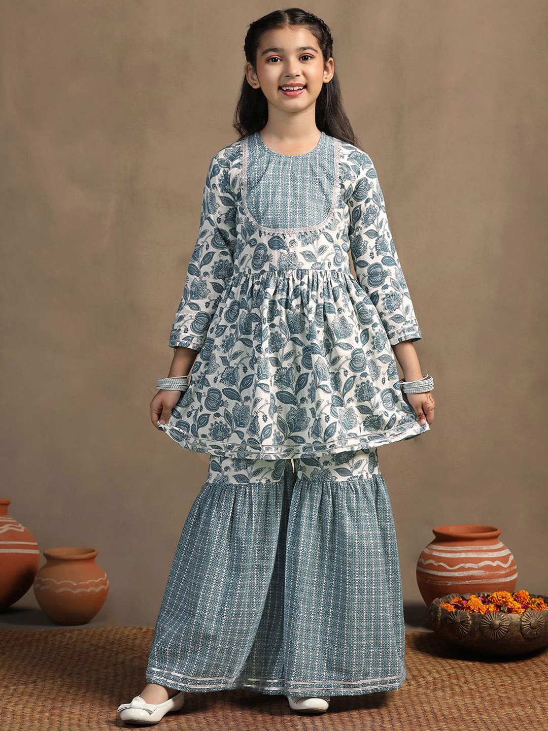Sangria Girls Floral Printed Gotta Patti Pleated Anarkali Pure Cotton Kurti With Sharara, White
Sangria Girls Floral Printed Gotta Patti Pleated Anarkali Pure Cotton Kurti With Sharara, White