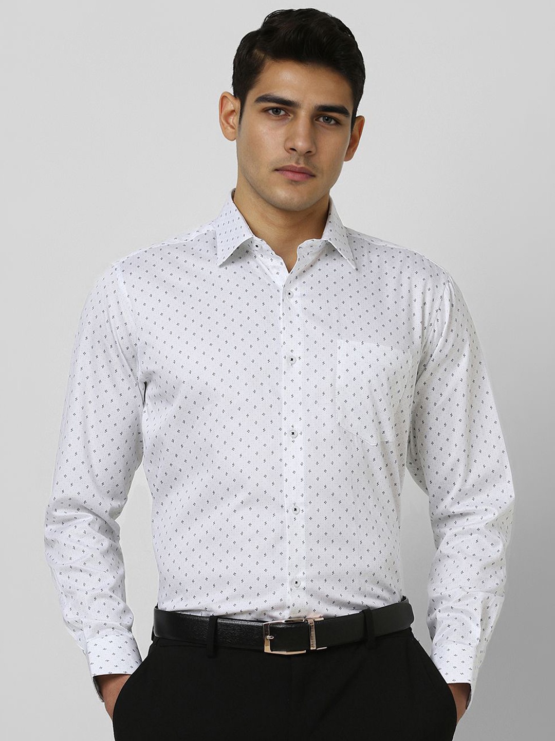 Van Heusen Men Regular Fit Spread Collar Micro Ditsy Printed Cotton Formal Shirt, White
Van Heusen Men Regular Fit Spread Collar Micro Ditsy Printed Cotton Formal Shirt, White