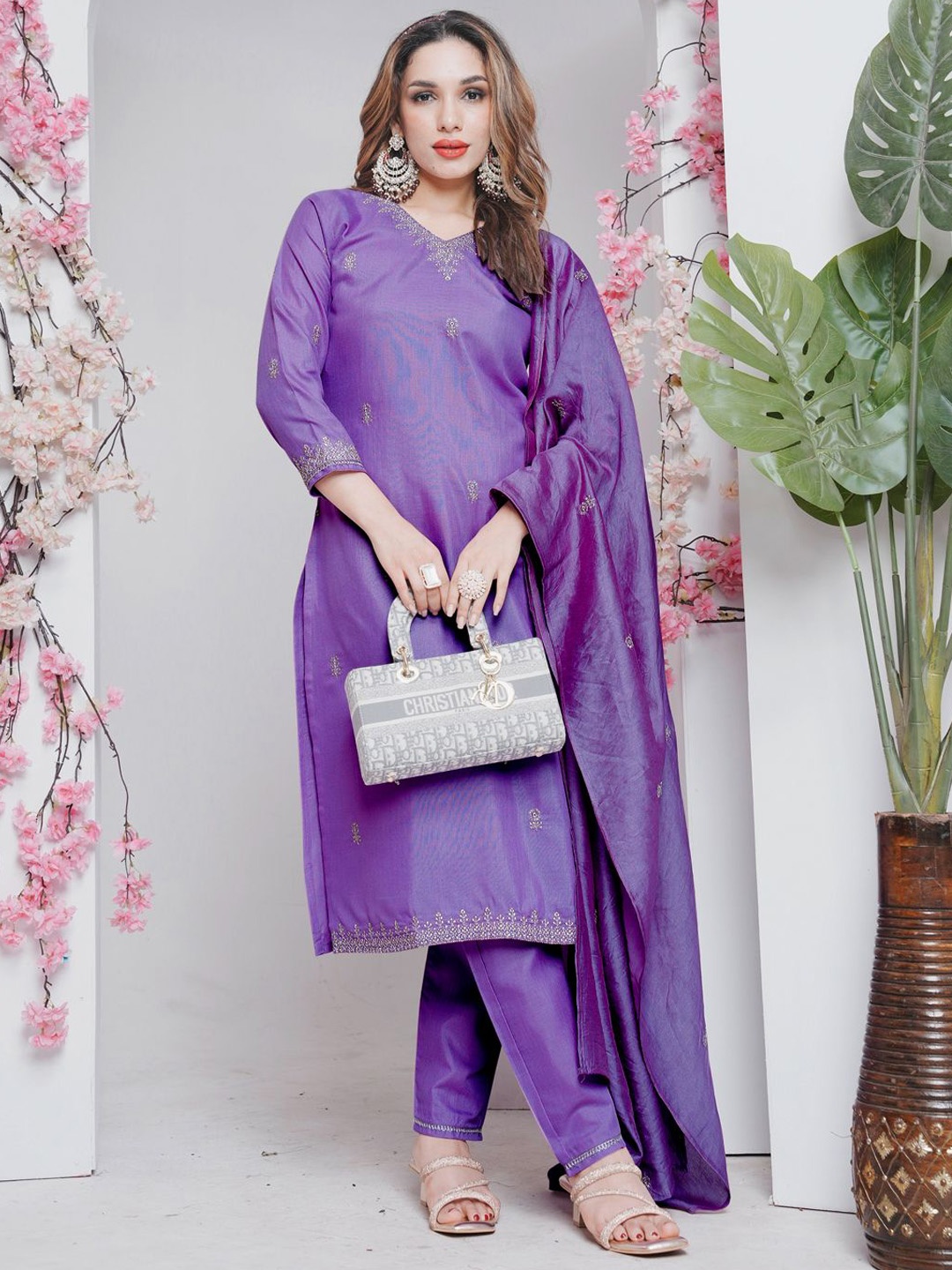 ARADHNA Floral Embroidered Sequinned V-Neck Straight Kurta With Trousers & Dupatta, Lavender
ARADHNA Floral Embroidered Sequinned V-Neck Straight Kurta With Trousers & Dupatta, Lavender