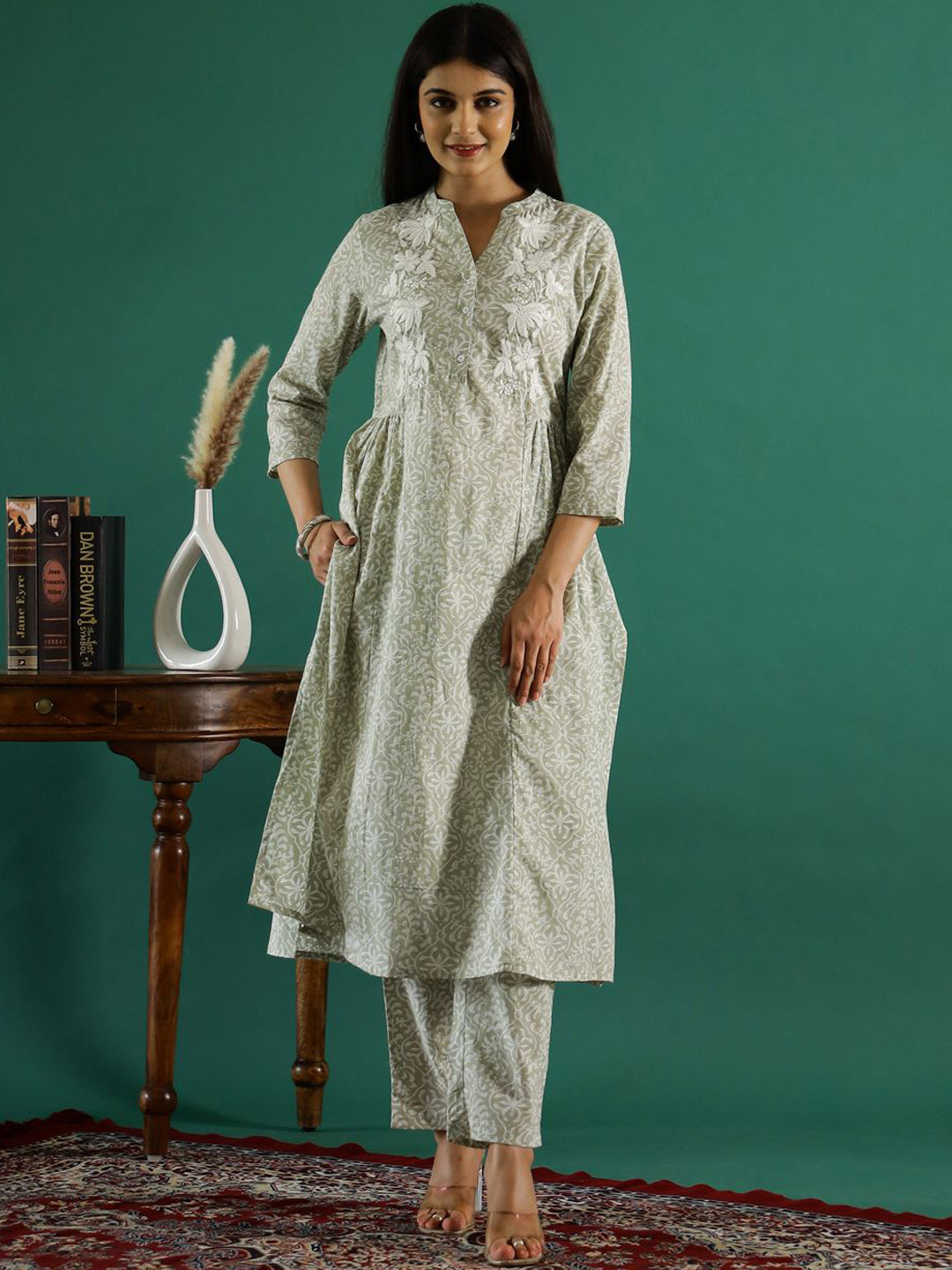 Sangria Green Floral Printed Mandarin Collar Thread Work Straight Kurta With Trousers, Sea green
Sangria Green Floral Printed Mandarin Collar Thread Work Straight Kurta With Trousers, Sea green
