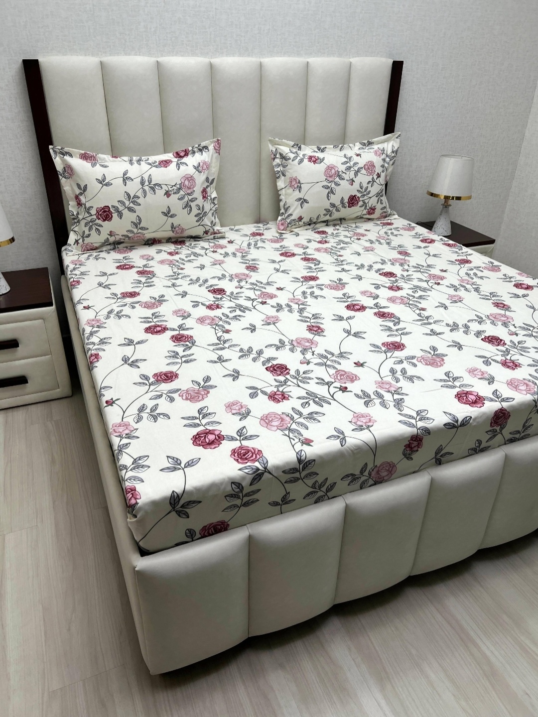 Pure Decor White & Pink Floral Printed 220 TC Queen Bedsheet Set 2.28 m x 2.54 m
Pure Decor White & Pink Floral Printed 220 TC Queen Bedsheet Set 2.28 m x 2.54 m