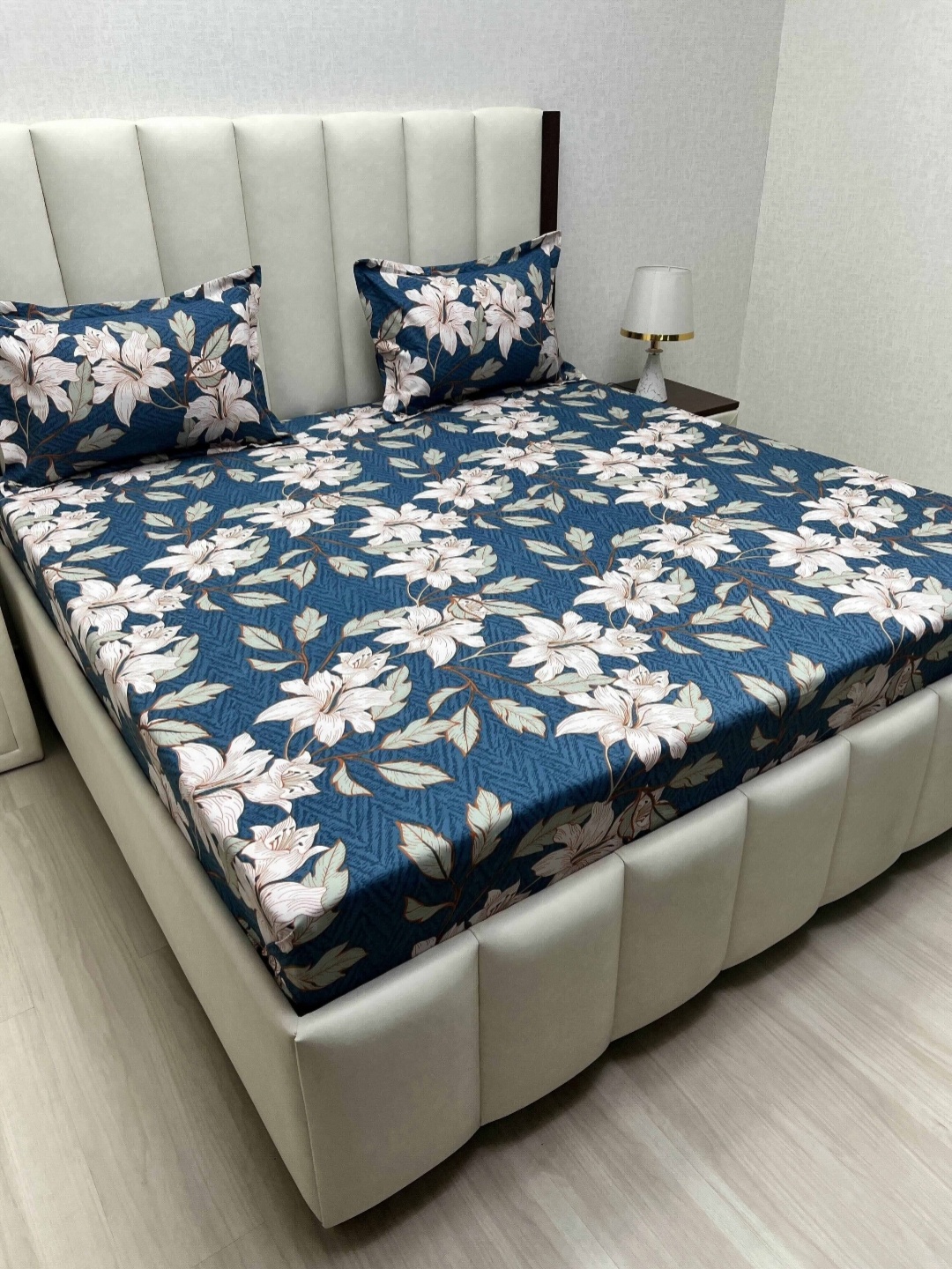 Pure Decor Amulya Blue & White Floral Printed 300 TC Queen Bedsheet Set 2.28 m x 2.54 m
Pure Decor Amulya Blue & White Floral Printed 300 TC Queen Bedsheet Set 2.28 m x 2.54 m