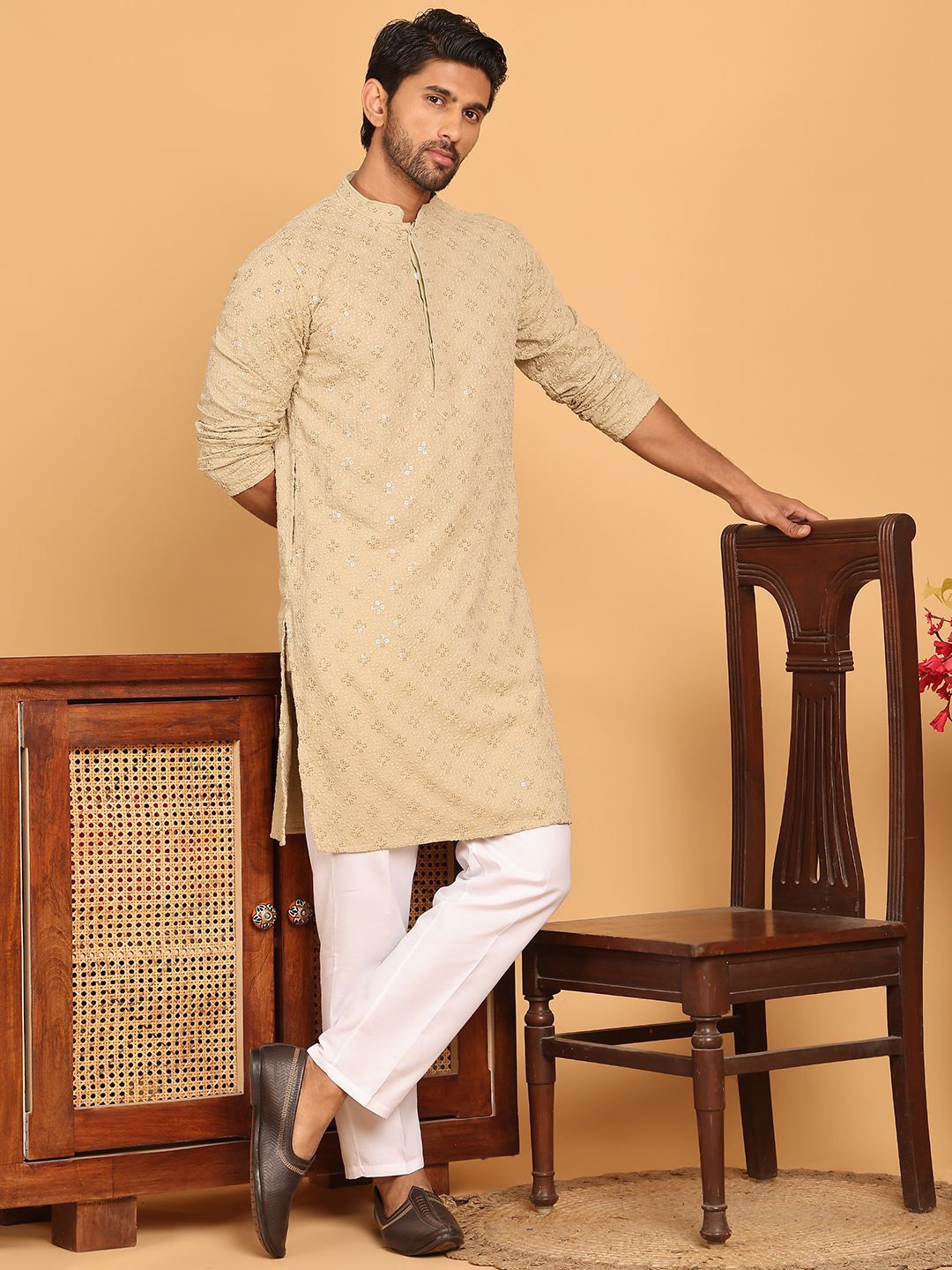 Anouk Brown Floral Embroidered Sequinned Mandarin Collar Straight Kurta With Trousers
Anouk Brown Floral Embroidered Sequinned Mandarin Collar Straight Kurta With Trousers