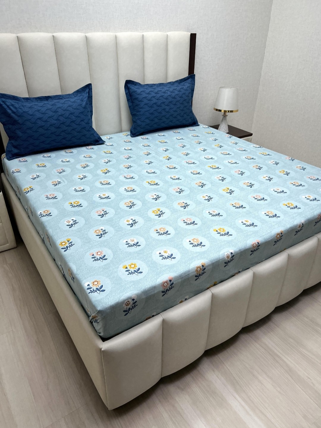Pure Decor Leisure Fur Blue Printed Microfiber 330 TC King Bedsheet Set 2.74 m x 2.74 m
Pure Decor Leisure Fur Blue Printed Microfiber 330 TC King Bedsheet Set 2.74 m x 2.74 m