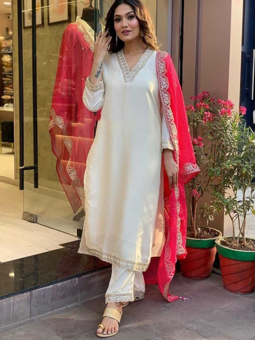 DIVASTRI Women Ethnic Motifs Embroidered Regular Kurta with Trousers & With Dupatta, Red
DIVASTRI Women Ethnic Motifs Embroidered Regular Kurta with Trousers & With Dupatta, Red