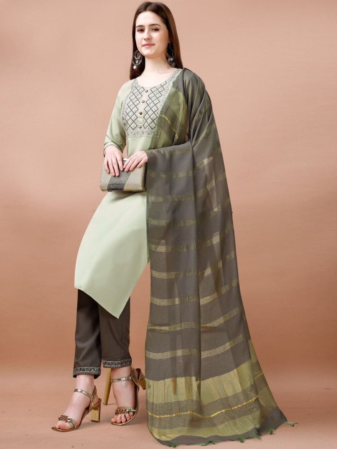 DIVASTRI Geometric Thread Work Round Neck Straight Kurta With Trousers And Dupatta, Green
DIVASTRI Geometric Thread Work Round Neck Straight Kurta With Trousers And Dupatta, Green