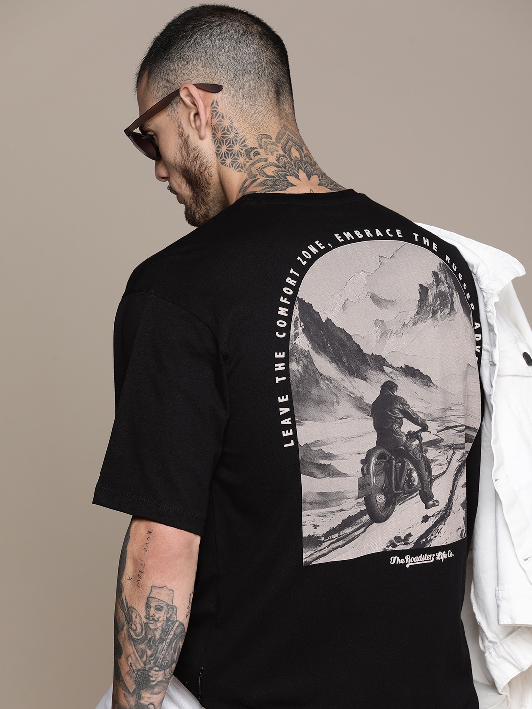 The Roadster Lifestyle Co. Oversized Fit Pure Cotton Graphic Printed Drop-Shoulder Sleeves Casual T-shirt, Black
The Roadster Lifestyle Co. Oversized Fit Pure Cotton Graphic Printed Drop-Shoulder Sleeves Casual T-shirt, Black