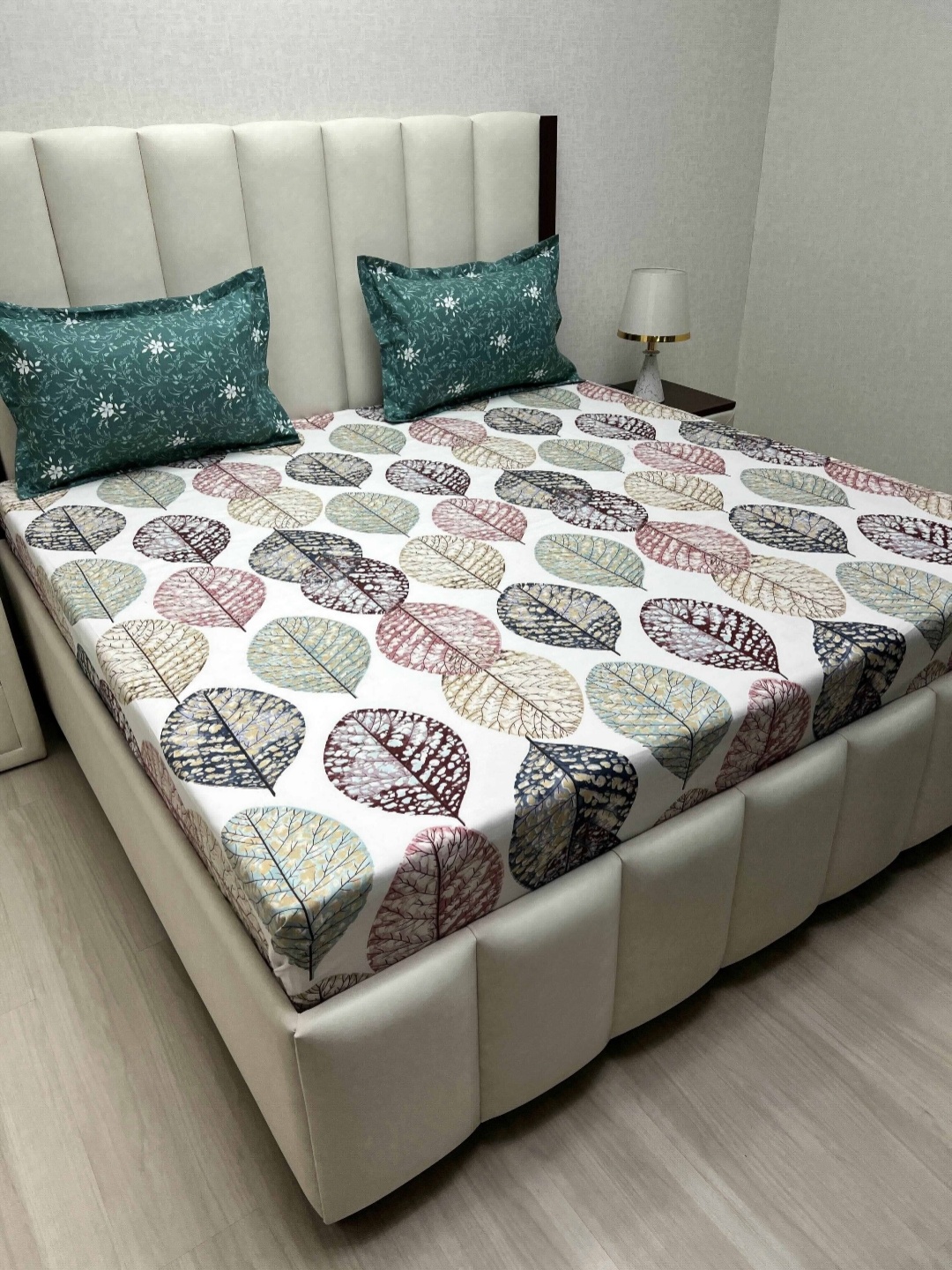 Pure Decor Leisure Fur White Printed Microfiber 330 TC King Bedsheet Set 2.74m X 2.74m
Pure Decor Leisure Fur White Printed Microfiber 330 TC King Bedsheet Set 2.74m X 2.74m