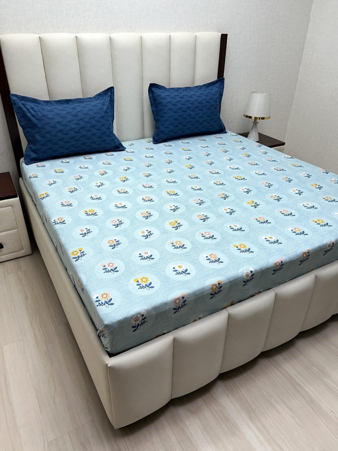 Pure Decor Leisure Fur Blue Printed Microfiber 350 TC King Bedsheet Set 2.74 m x 2.74 m
Pure Decor Leisure Fur Blue Printed Microfiber 350 TC King Bedsheet Set 2.74 m x 2.74 m