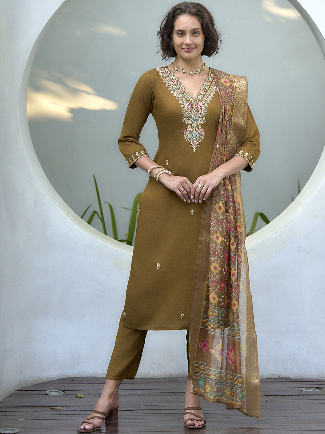 SHREE LAXMINARAYAN EXPORT Floral Embroidered V-Neck Straight Kurta With Trouser & Dupatta, Brown
SHREE LAXMINARAYAN EXPORT Floral Embroidered V-Neck Straight Kurta With Trouser & Dupatta, Brown