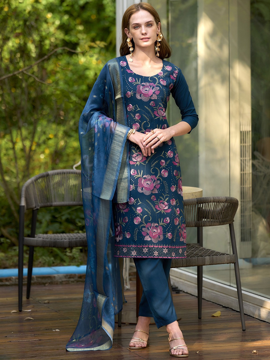 SHREE LAXMINARAYAN EXPORT Floral Embroidered Straight Kurta With Trouser & Dupatta, Blue
SHREE LAXMINARAYAN EXPORT Floral Embroidered Straight Kurta With Trouser & Dupatta, Blue