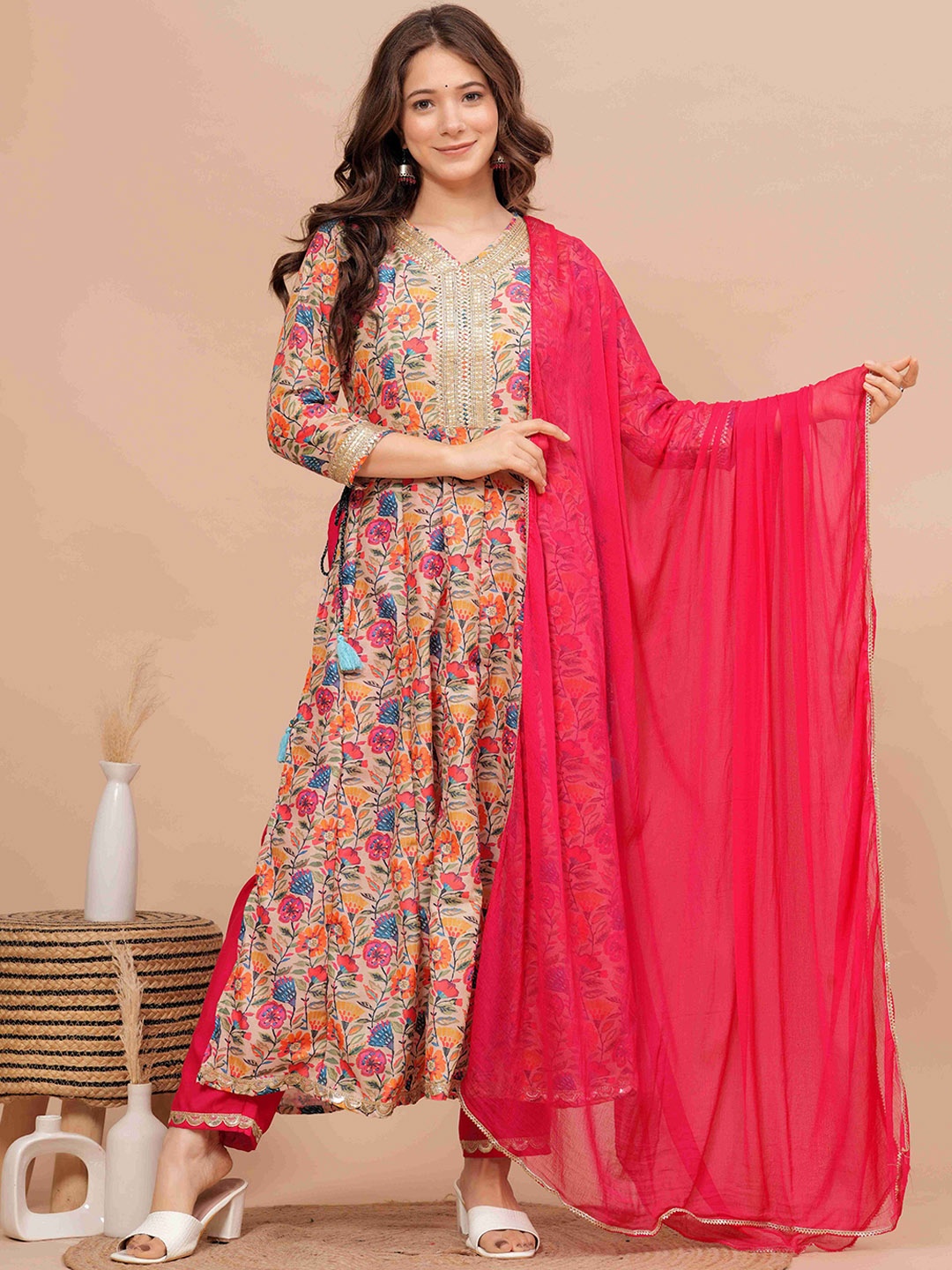 MissKurti Floral Printed Mandarin V-Neck Zari Muslin A-Line Kurta With Trouser & Dupatta, Beige
MissKurti Floral Printed Mandarin V-Neck Zari Muslin A-Line Kurta With Trouser & Dupatta, Beige