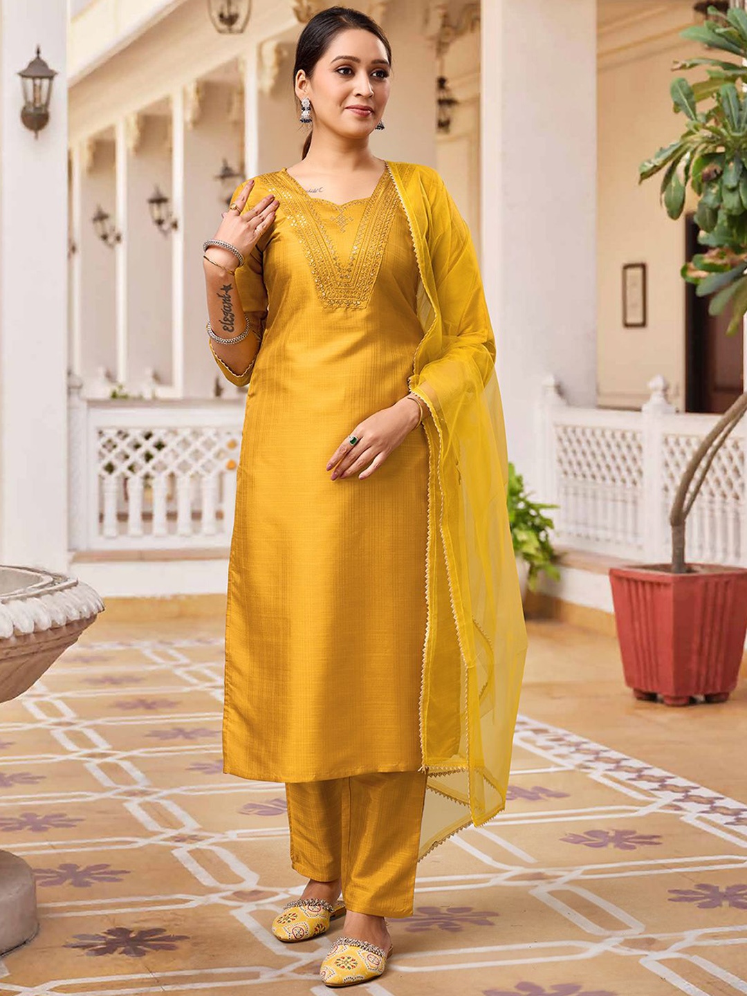zinzraa Ethnic Motifs Yoke Design Sweetheart Neck Straight Kurta With Trousers & Dupatta, Mustard
zinzraa Ethnic Motifs Yoke Design Sweetheart Neck Straight Kurta With Trousers & Dupatta, Mustard