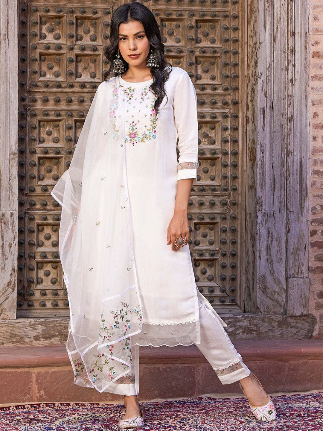 SHIJILA Floral Yoke Design V-Neck Thread Work Straight Kurta With Trousers & Dupatta, White
SHIJILA Floral Yoke Design V-Neck Thread Work Straight Kurta With Trousers & Dupatta, White