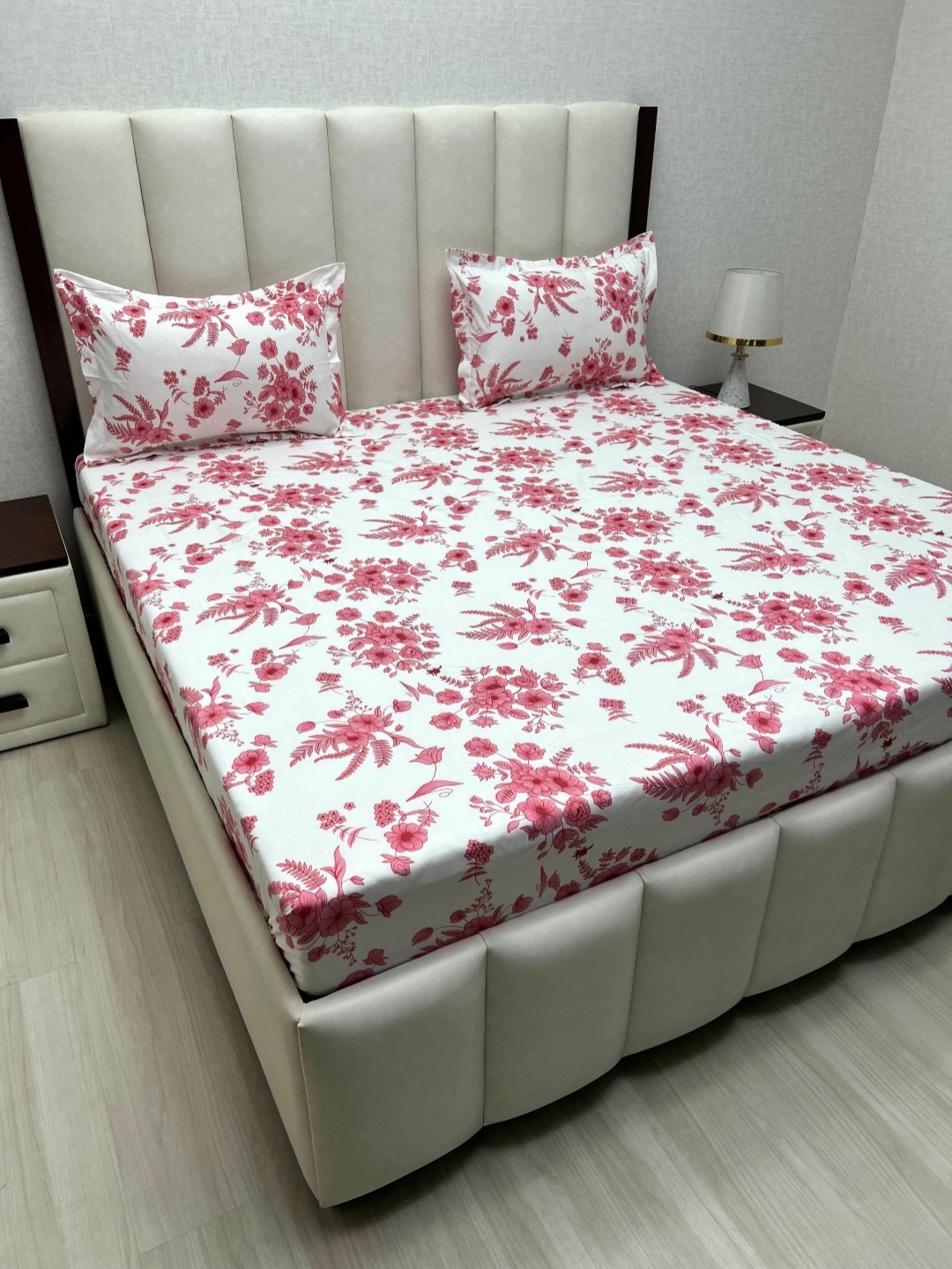 Pure Decor Amulya Pink & White Floral Printed 240 TC Queen Bedsheet Set 2.28 m X 2.54 m
Pure Decor Amulya Pink & White Floral Printed 240 TC Queen Bedsheet Set 2.28 m X 2.54 m