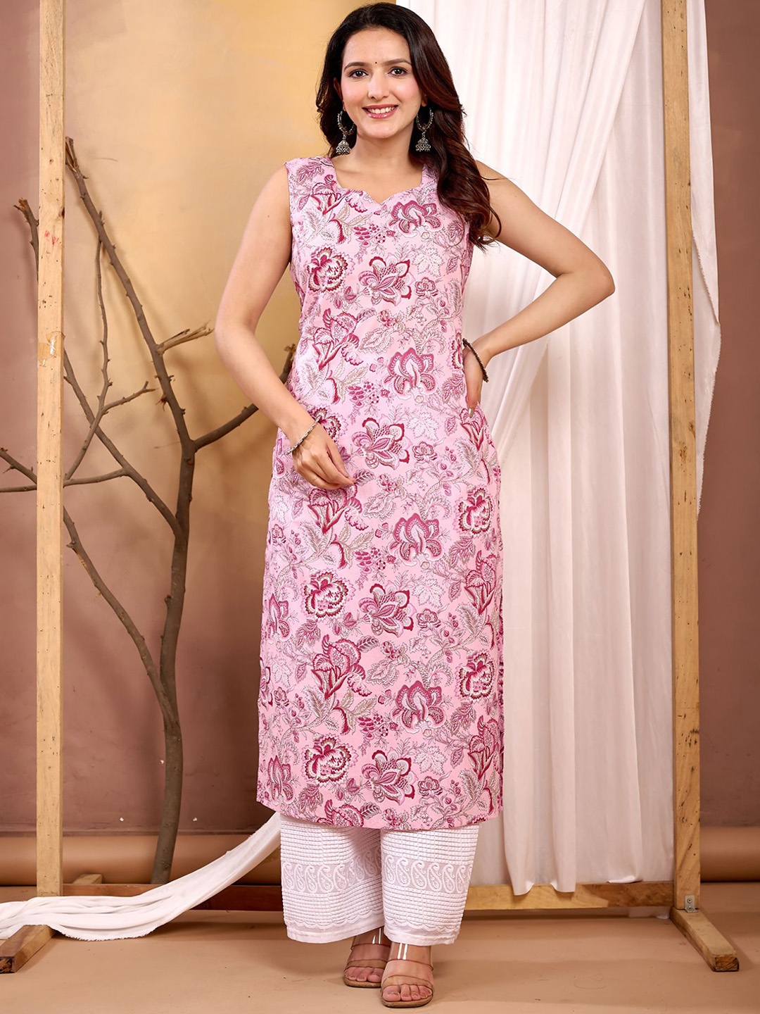 Nayo Floral Printed Sweetheart Neck Sleeveless Straight Pure Cotton Kurta, Pink
Nayo Floral Printed Sweetheart Neck Sleeveless Straight Pure Cotton Kurta, Pink