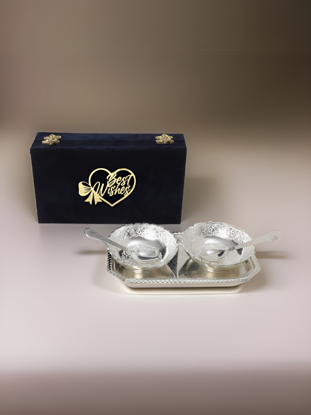 INTERNATIONAL GIFT Silver-Toned 6 PCS Textured Bowl Set With Tray & Spoons With Velvet Box
INTERNATIONAL GIFT Silver-Toned 6 PCS Textured Bowl Set With Tray & Spoons With Velvet Box
