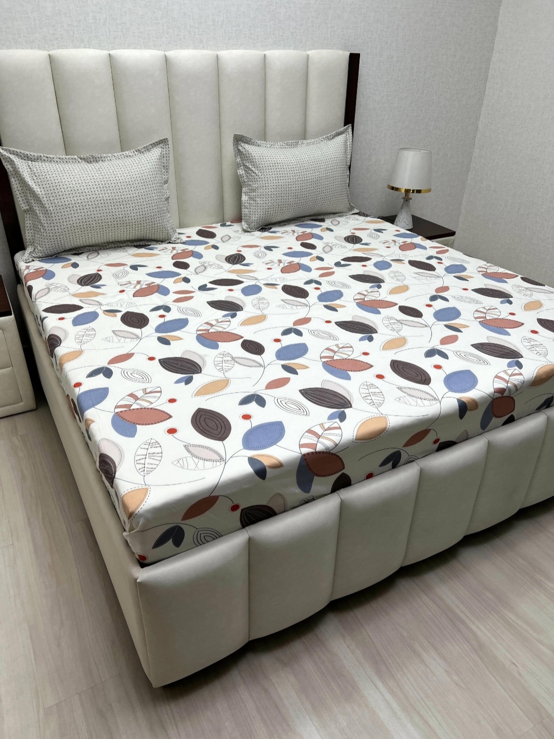 Pure Decor Leisure Fur White & Blue Printed 210 TC King Bedsheet Set 2.74 m X 2.74 m
Pure Decor Leisure Fur White & Blue Printed 210 TC King Bedsheet Set 2.74 m X 2.74 m