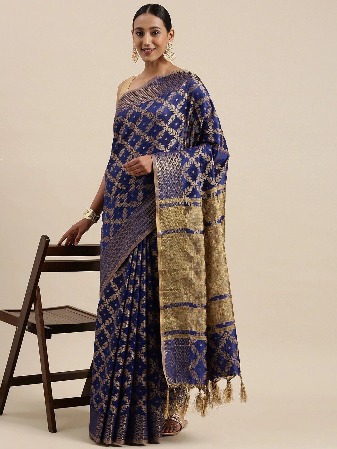 DIVASTRI Women Woven Design Zari Sarees With Unstitched Blouse Piece, Blue
DIVASTRI Women Woven Design Zari Sarees With Unstitched Blouse Piece, Blue