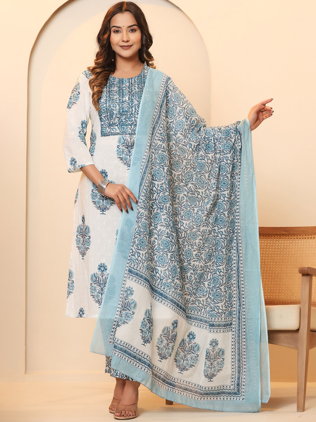 PRIVIE Floral Printed Regular Pure Cotton Straight Kurta with Trousers & Dupatta, White
PRIVIE Floral Printed Regular Pure Cotton Straight Kurta with Trousers & Dupatta, White