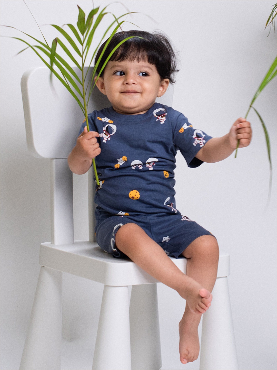 Orange Sugar Infant Pack Of 4 Quriky Printed Pure Cotton T-shirt With Shorts, Navy blue
Orange Sugar Infant Pack Of 4 Quriky Printed Pure Cotton T-shirt With Shorts, Navy blue
