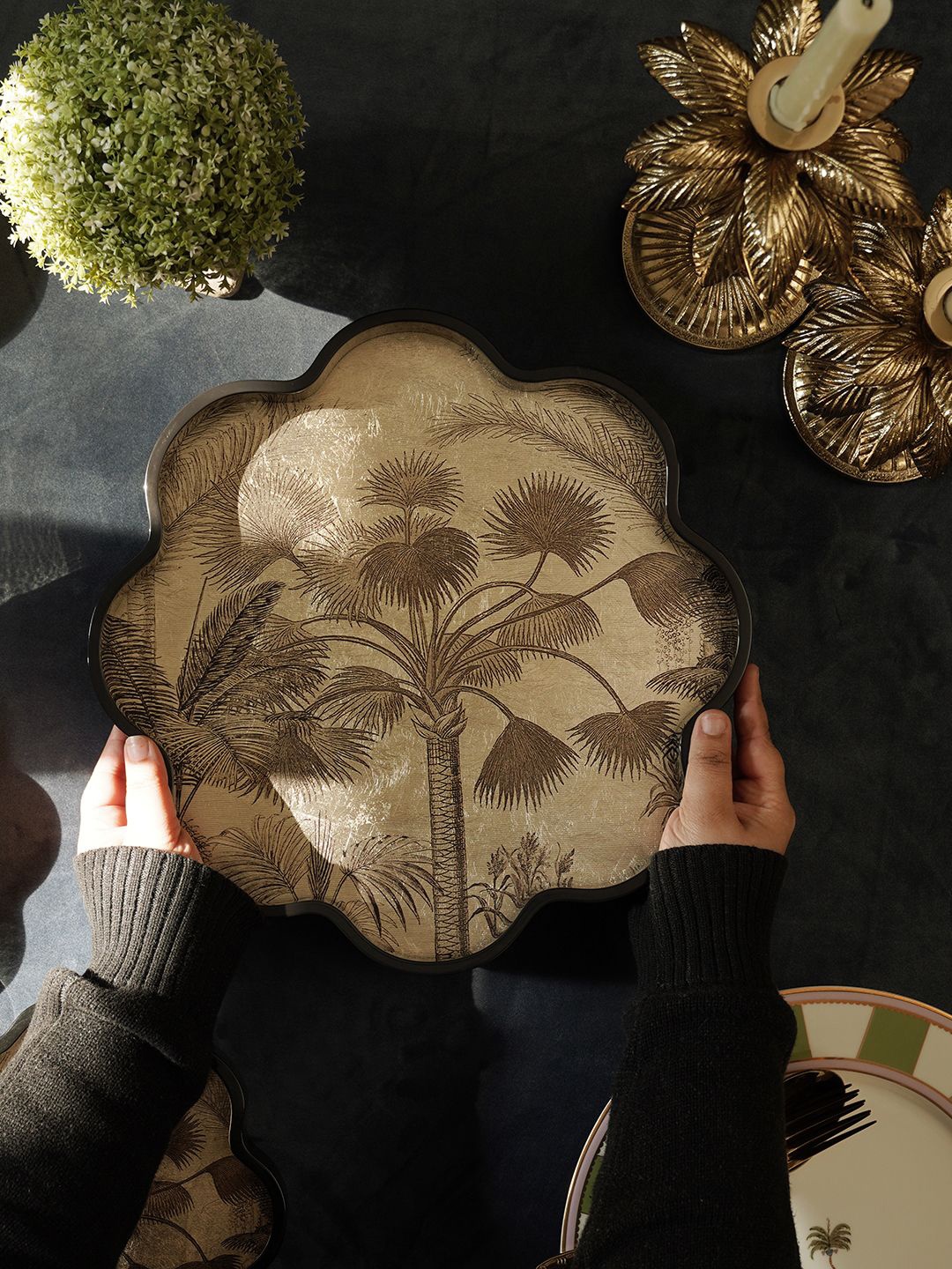 Pure Home and Living Gold-Toned & Black Palmier Print Scallop Edge Lacquer Large Tray
Pure Home and Living Gold-Toned & Black Palmier Print Scallop Edge Lacquer Large Tray