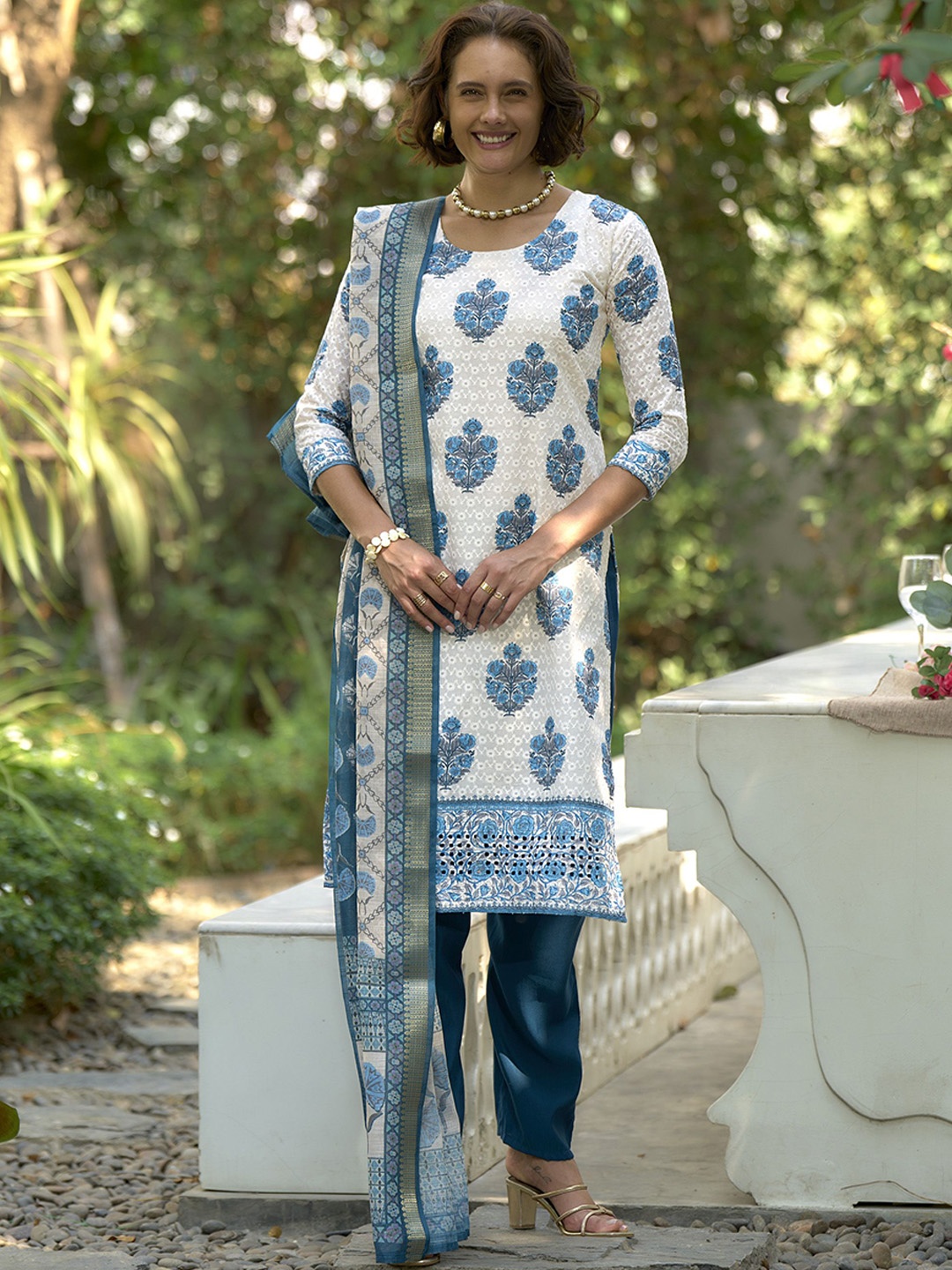 SHREE LAXMINARAYAN EXPORT Women Floral Printed Regular Thread Work Kurta with Trousers & With Dupatta, White
SHREE LAXMINARAYAN EXPORT Women Floral Printed Regular Thread Work Kurta with Trousers & With Dupatta, White