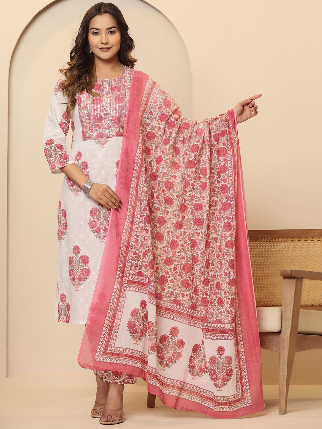 PRIVIE Floral Printed Regular Pure Cotton Straight Kurta with Trousers & Dupatta, Pink
PRIVIE Floral Printed Regular Pure Cotton Straight Kurta with Trousers & Dupatta, Pink