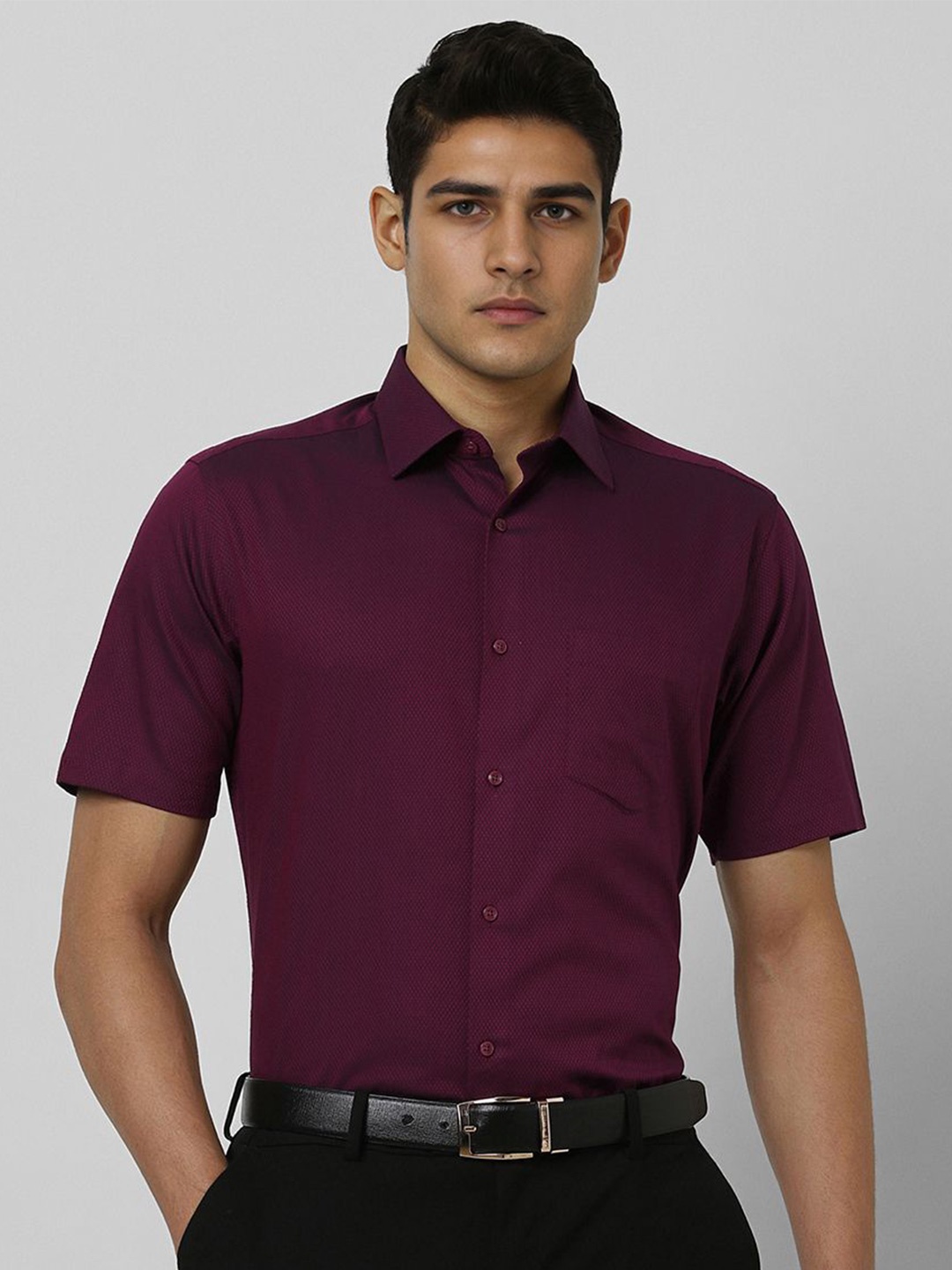 Van Heusen Men Regular Fit Spread Collar Micro Checked Cotton Formal Shirt, Purple
Van Heusen Men Regular Fit Spread Collar Micro Checked Cotton Formal Shirt, Purple