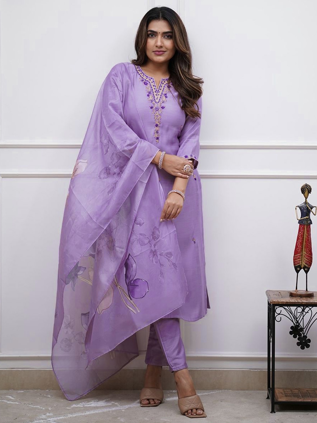 Vintro Floral Embroidered V-Neck Straight Thread Work Kurta With Trousers And Dupatta, Violet
Vintro Floral Embroidered V-Neck Straight Thread Work Kurta With Trousers And Dupatta, Violet