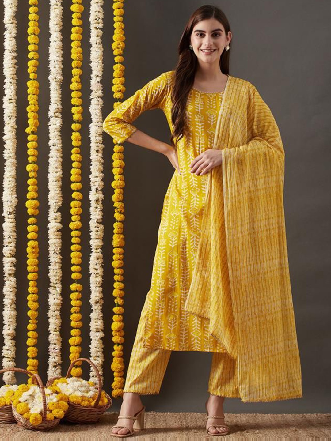 DIVASTRI Floral Printed Gotta Patti Pure Cotton Kurta With Trousers And Dupatta, Yellow
DIVASTRI Floral Printed Gotta Patti Pure Cotton Kurta With Trousers And Dupatta, Yellow