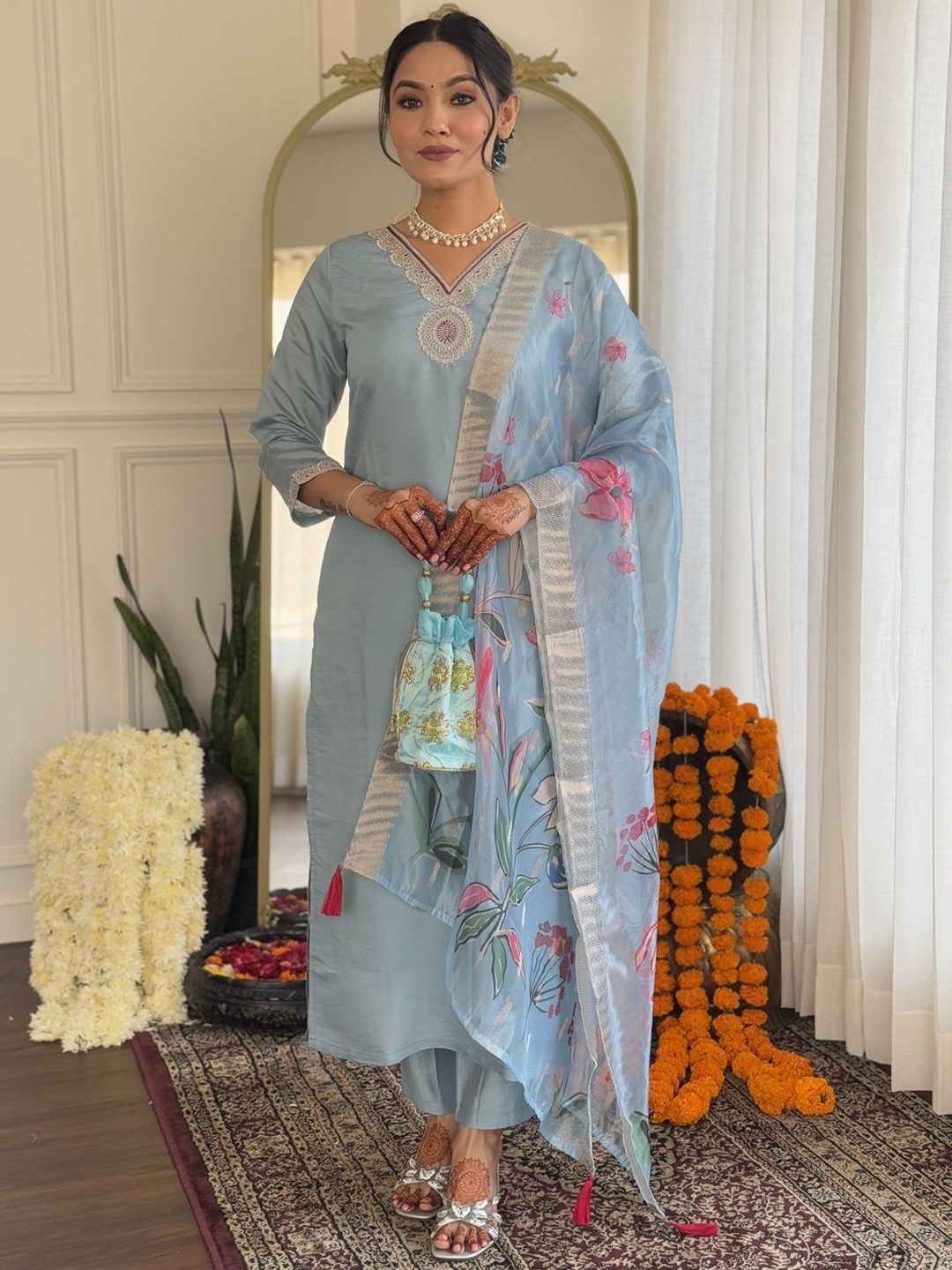 ASCIIBLUES Ethnic Motifs Zari Embroidered V-Neck Kurta With Trousers & Dupatta, Turquoise blue
ASCIIBLUES Ethnic Motifs Zari Embroidered V-Neck Kurta With Trousers & Dupatta, Turquoise blue