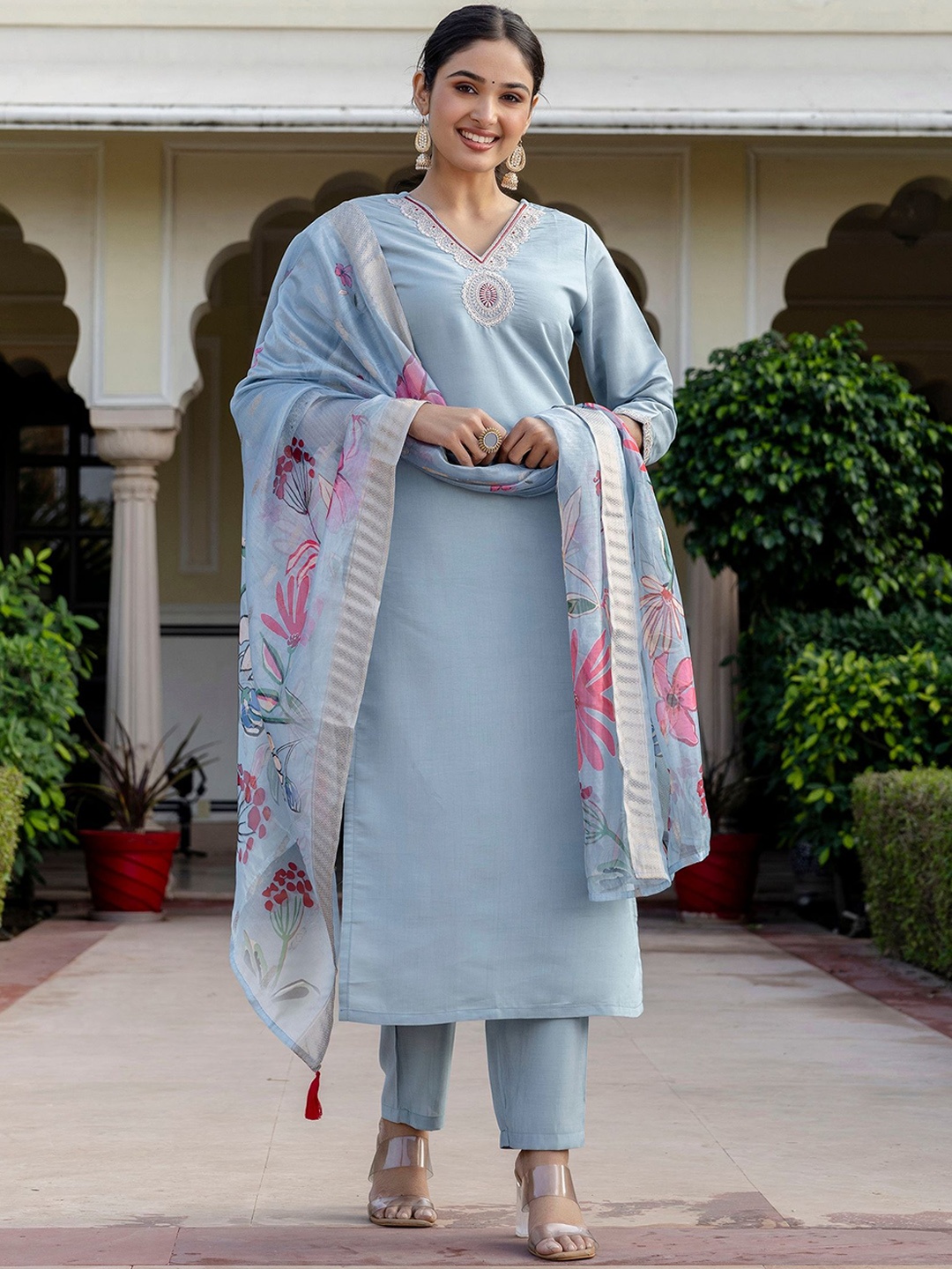 Navlik Floral Yoke Design V Neck Thread Work Straight Kurta With Trousers & Dupatta, Grey
Navlik Floral Yoke Design V Neck Thread Work Straight Kurta With Trousers & Dupatta, Grey