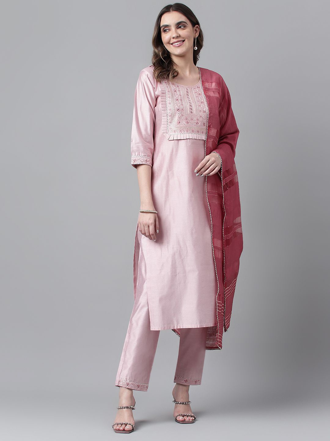 DIVASTRI Floral Embroidered Round Neck Straight Kurta With Trousers & Dupatta, Peach
DIVASTRI Floral Embroidered Round Neck Straight Kurta With Trousers & Dupatta, Peach