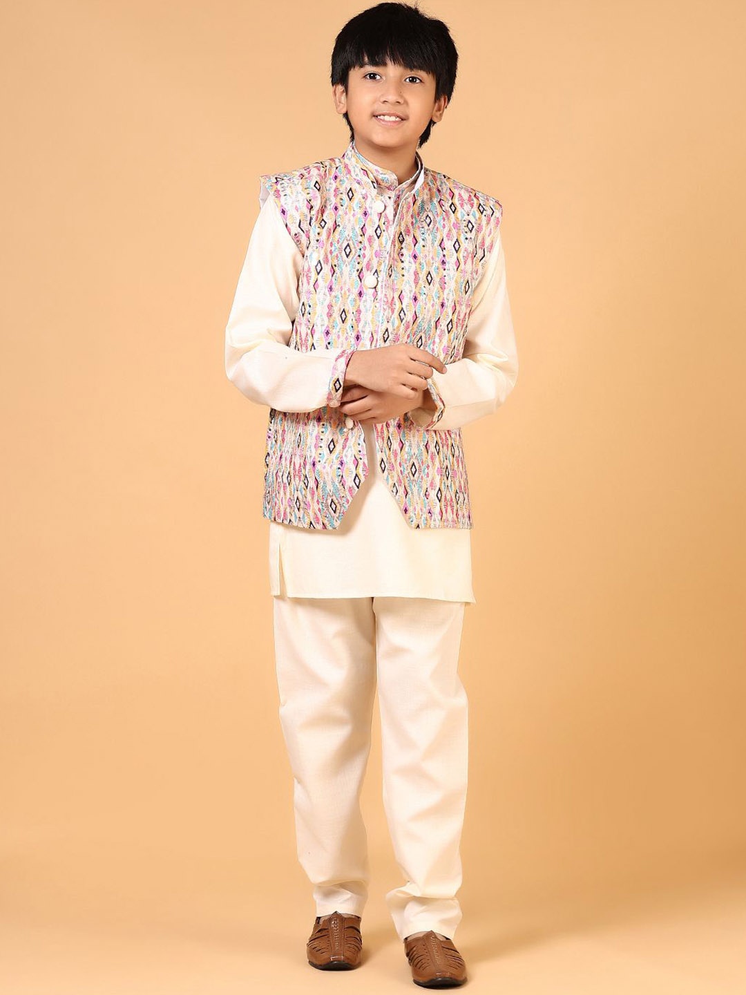 V-Mart Boys Mandarin Collar Pure Cotton Straight Kurta With Pyjamas & Nehru jacket, Cream
V-Mart Boys Mandarin Collar Pure Cotton Straight Kurta With Pyjamas & Nehru jacket, Cream